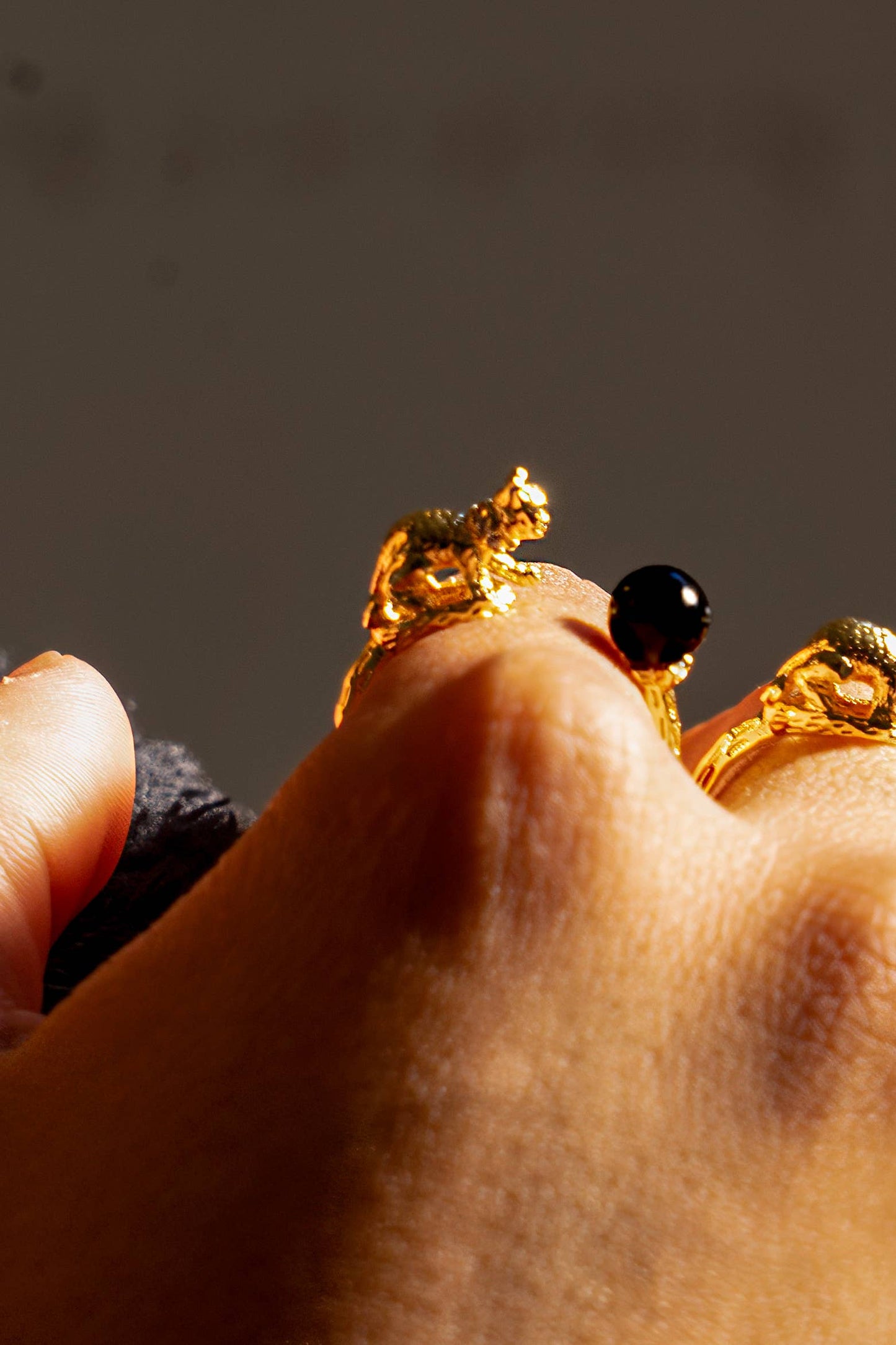 Cat's Cradle Ring - 18K Gold Plated + Onyx