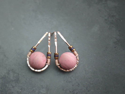 Teardrop Shaped Wire & Stone Stud Earrings